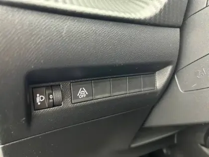 Photo 28 Peugeot 208  Electrique 50 kWh 136ch