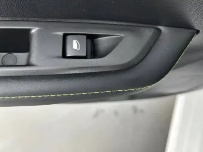 Photo 18 Peugeot 208  PureTech 100 S&S EAT8