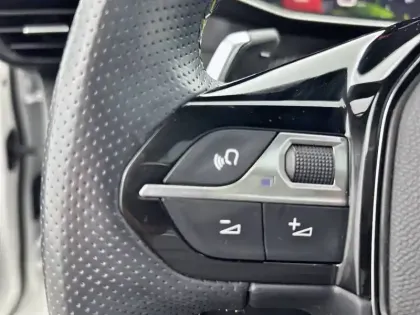 Photo 22 Peugeot 208  PureTech 100 S&S EAT8