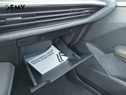 Photo 16 Renault Megane  E-Tech 220 ch autonomie confort AC22