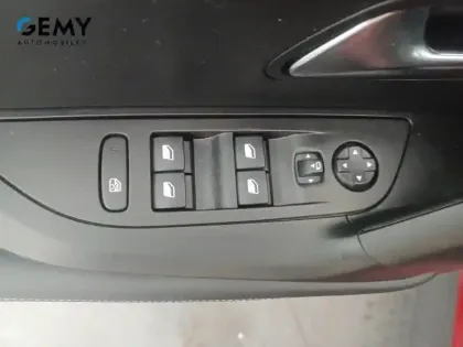 Photo 2 Peugeot 2008  PureTech 100 S&S BVM6