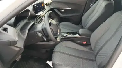 Photo 9 Peugeot 2008  Electrique 54 kWh 156 ch