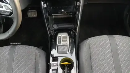 Photo 18 Peugeot 2008  Electrique 54 kWh 156 ch