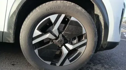 Photo 13 Peugeot 2008  Electrique 54 kWh 156 ch