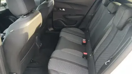 Photo 10 Peugeot 2008  Electrique 54 kWh 156 ch