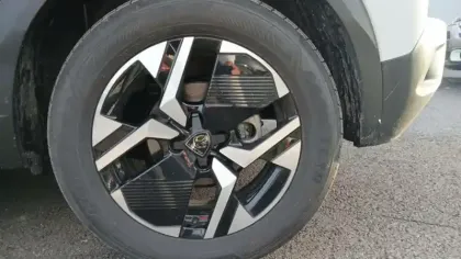 Photo 11 Peugeot 2008  Electrique 54 kWh 156 ch