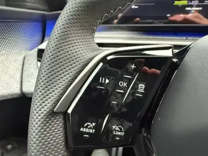 Photo 18 Peugeot 3008  Hybrid 145 e-DCS6