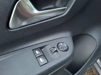 Photo 2 Opel Corsa  1.2 Turbo 100 ch BVM6