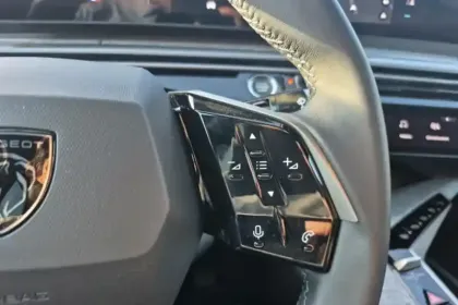 Photo 62 Peugeot 3008  Hybrid 145 e-DCS6