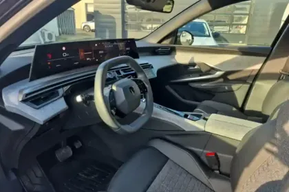 Photo 31 Peugeot 3008  Hybrid 145 e-DCS6