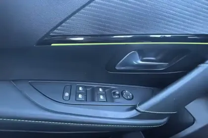 Photo 23 Peugeot 208  PureTech 100 S&S EAT8