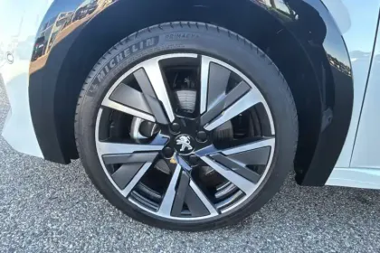 Photo 24 Peugeot 208  PureTech 100 S&S EAT8