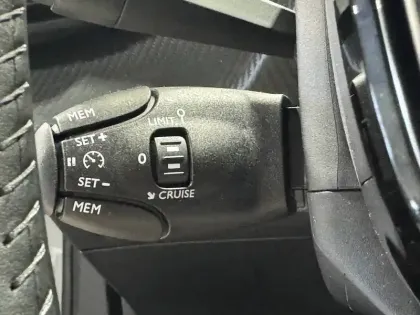 Photo 61 Peugeot 2008  Electrique 50 kWh 136 ch