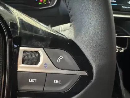 Photo 20 Peugeot 2008  Electrique 50 kWh 136 ch