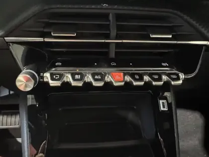 Photo 23 Peugeot 2008  Electrique 50 kWh 136 ch