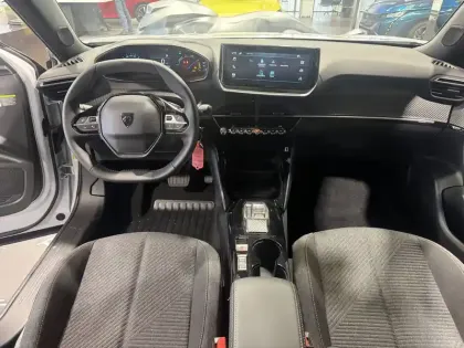 Photo 14 Peugeot 2008  Electrique 50 kWh 136 ch