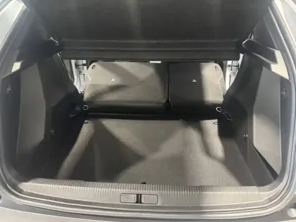 Photo 31 Peugeot 2008  Electrique 50 kWh 136 ch