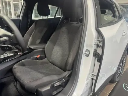 Photo 9 Peugeot 2008  Electrique 50 kWh 136 ch