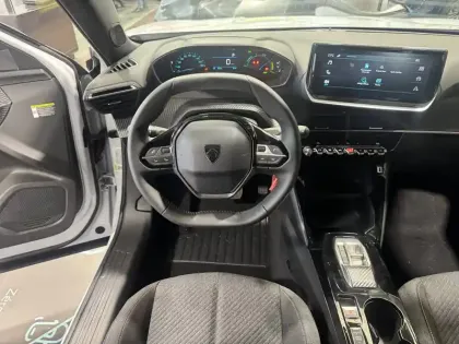 Photo 13 Peugeot 2008  Electrique 50 kWh 136 ch