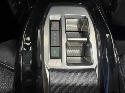 Photo 25 Peugeot 2008  Electrique 50 kWh 136 ch