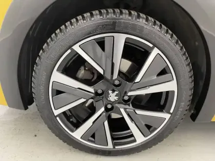 Photo 80 Peugeot 208  PureTech 100 S&S BVM6