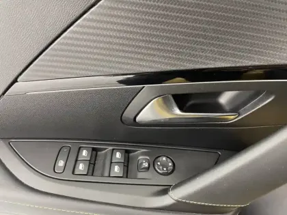 Photo 63 Peugeot 208 Gén. II Ph1 NG GT 5