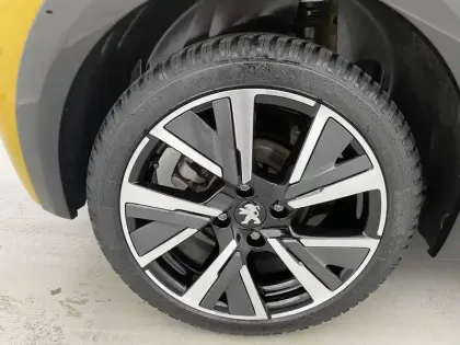 Photo 82 Peugeot 208  PureTech 100 S&S BVM6