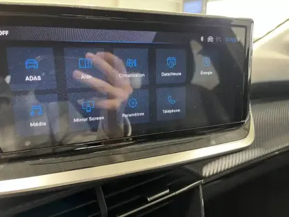 Photo 27 Peugeot 208  Electrique 54 kWh 156ch