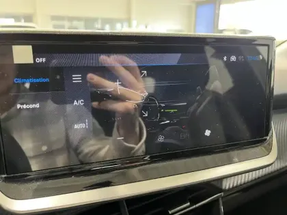 Photo 25 Peugeot 208  Electrique 54 kWh 156ch