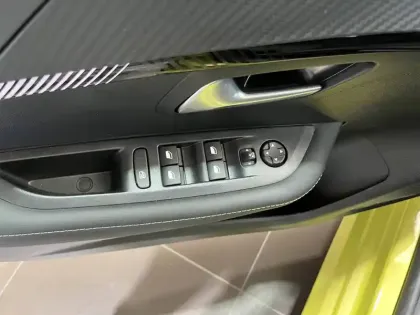 Photo 16 Peugeot 208  Electrique 54 kWh 156ch