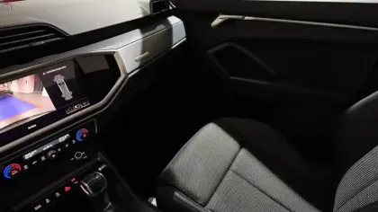 Photo 17 Audi Q3  35 TFSI 150 ch S tronic 7