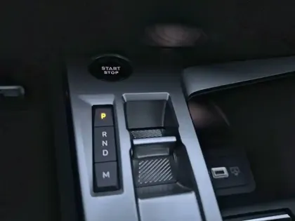 Photo 13 Peugeot 308  Hybrid 145 e-DCS6