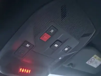 Photo 14 Peugeot 308  Hybrid 145 e-DCS6