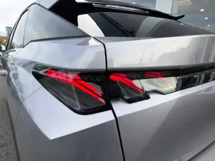 Photo 16 Peugeot 3008  Hybrid 145 e-DCS6