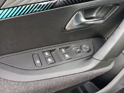 Photo 14 Peugeot 2008  Electrique 136 ch