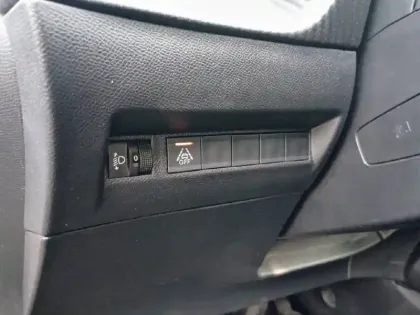 Photo 17 Peugeot 2008  Electrique 136 ch