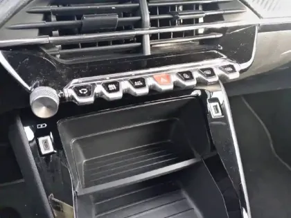 Photo 19 Peugeot 2008  Electrique 136 ch