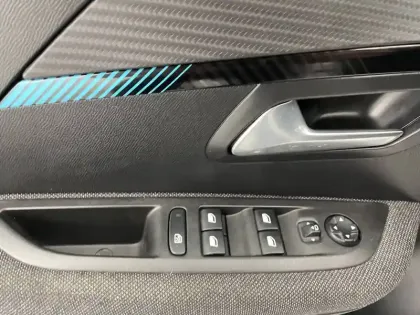 Photo 95 Peugeot 208  Electrique 50 kWh 136ch