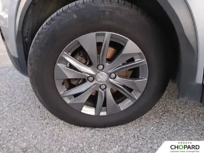 Photo 11 Peugeot 2008  PureTech 130 S&S BVM6