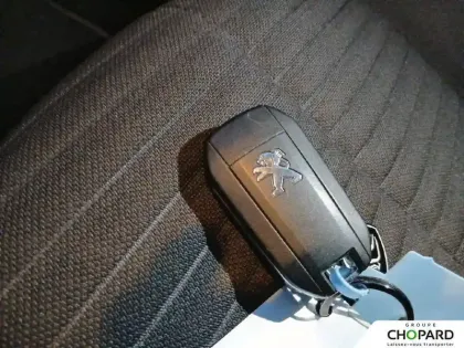 Photo 16 Peugeot 2008  PureTech 130 S&S BVM6