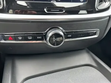 Photo 29 Volvo V60  B4 197 ch DCT7