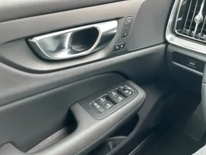 Photo 16 Volvo V60  B4 197 ch DCT7