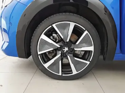 Photo 33 Peugeot 208  Electrique 50 kWh 136ch