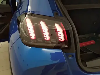 Photo 37 Peugeot 208  Electrique 50 kWh 136ch