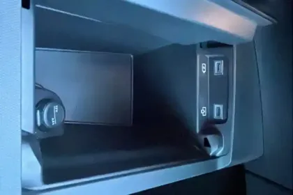 Photo 28 Peugeot 5008  Electrique 325 ch 4x4 73 kWh