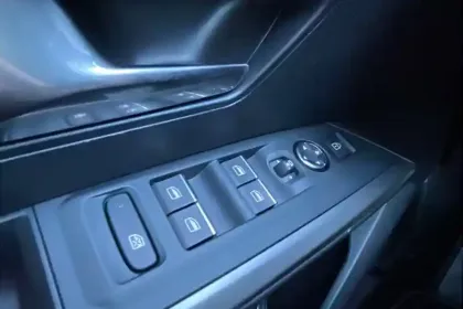 Photo 27 Peugeot 5008  Electrique 325 ch 4x4 73 kWh