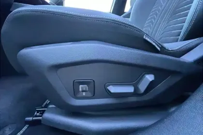 Photo 17 Peugeot 5008  Electrique 325 ch 4x4 73 kWh