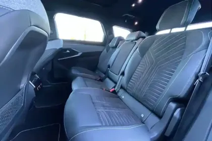 Photo 14 Peugeot 5008  Electrique 325 ch 4x4 73 kWh