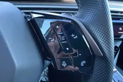 Photo 25 Peugeot 5008  Electrique 325 ch 4x4 73 kWh