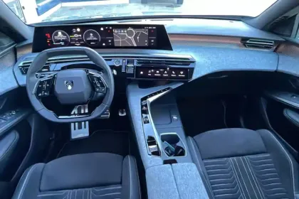 Photo 18 Peugeot 5008  Electrique 325 ch 4x4 73 kWh